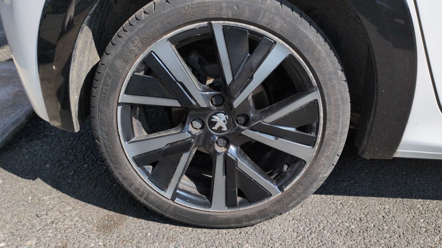 Peugeot 208 - Photo 16