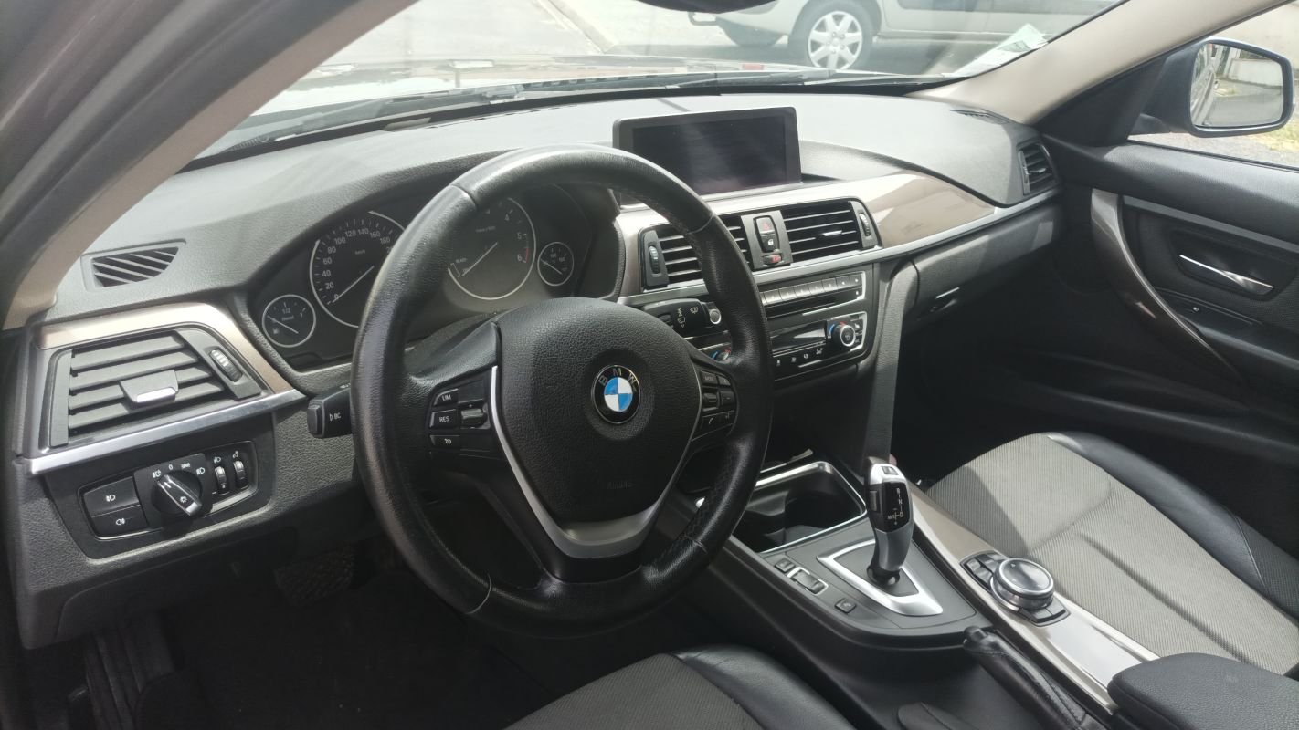 BMW Série 3 - Photo 8