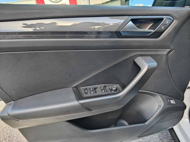 Volkswagen T-Roc - Photo 13