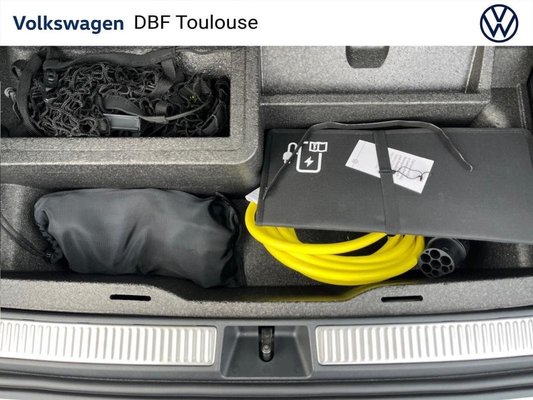 Volkswagen Passat - Photo 32