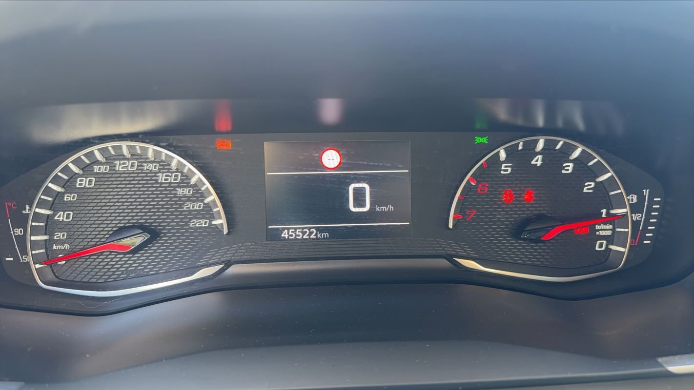 Peugeot 208 - Photo 12