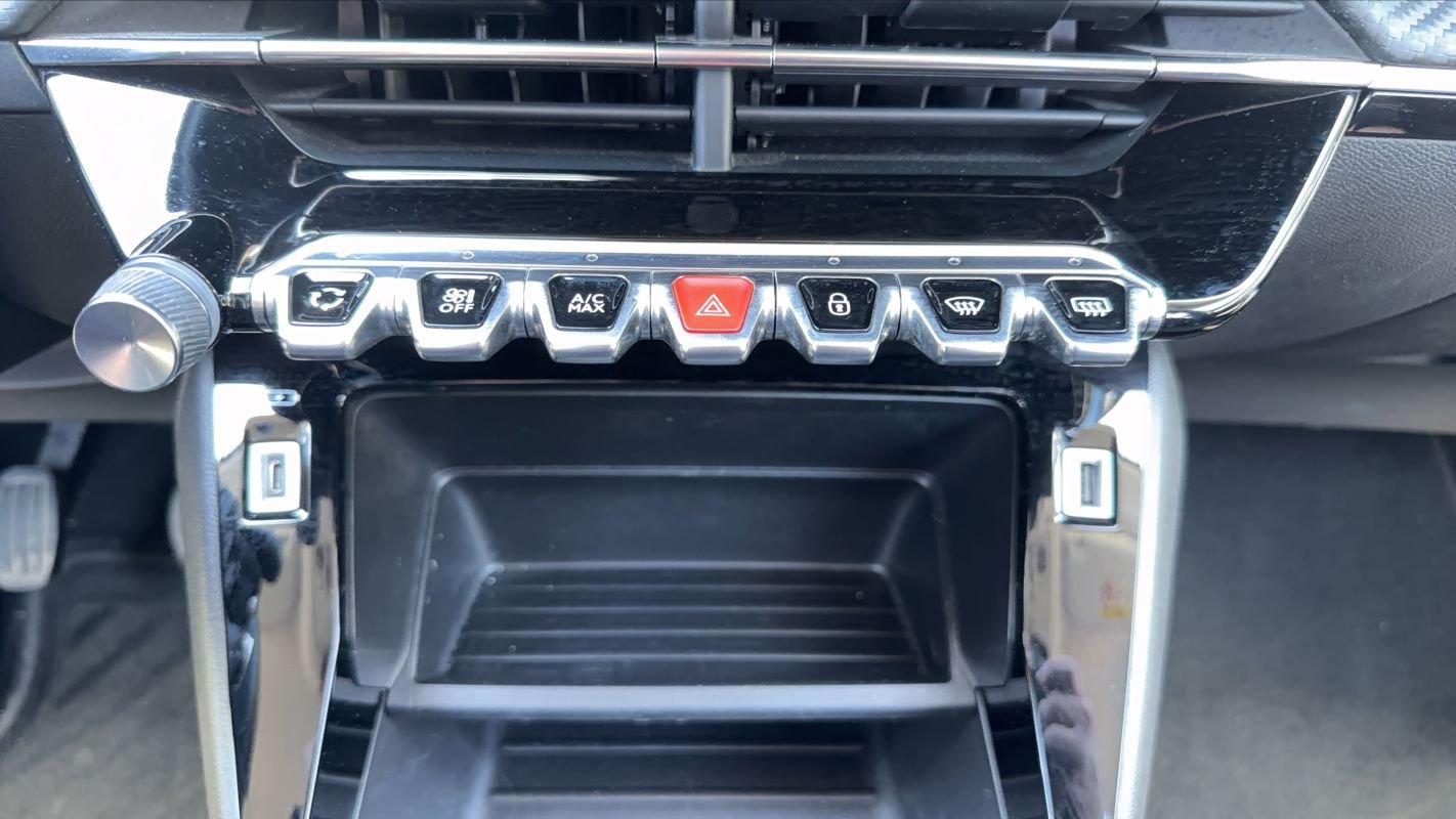 Peugeot 208 - Photo 13