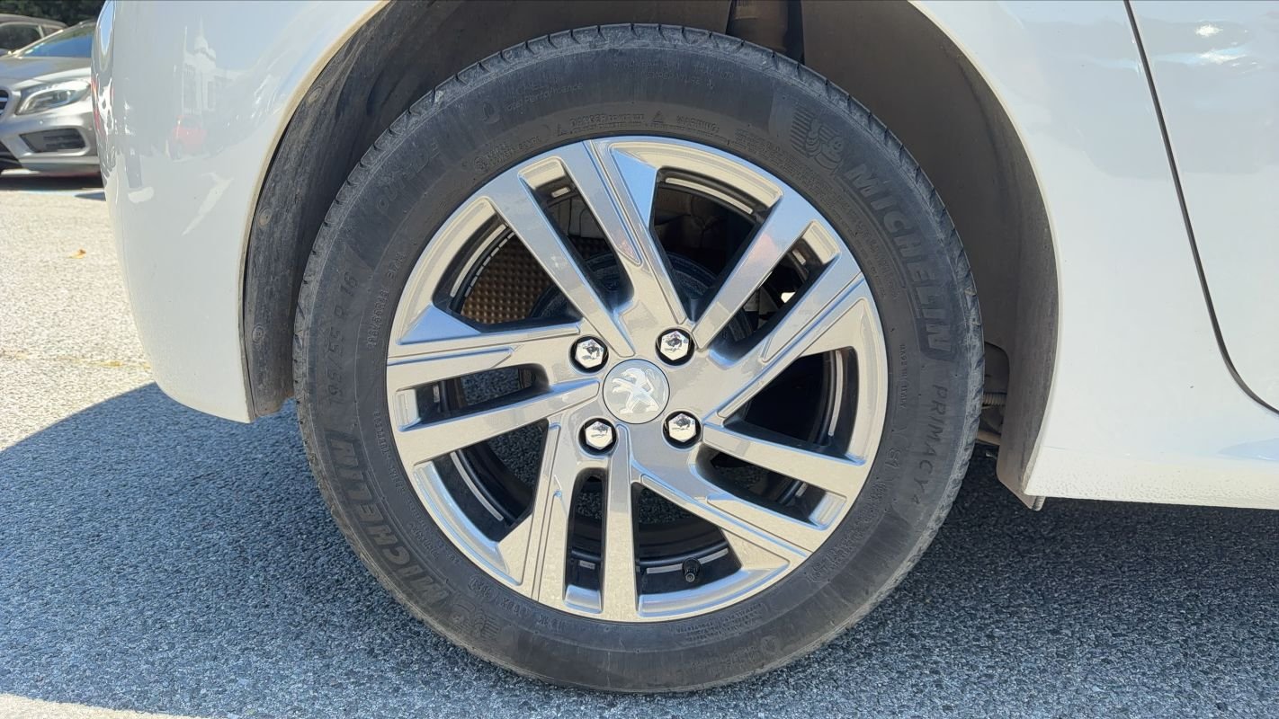 Peugeot 208 - Photo 16
