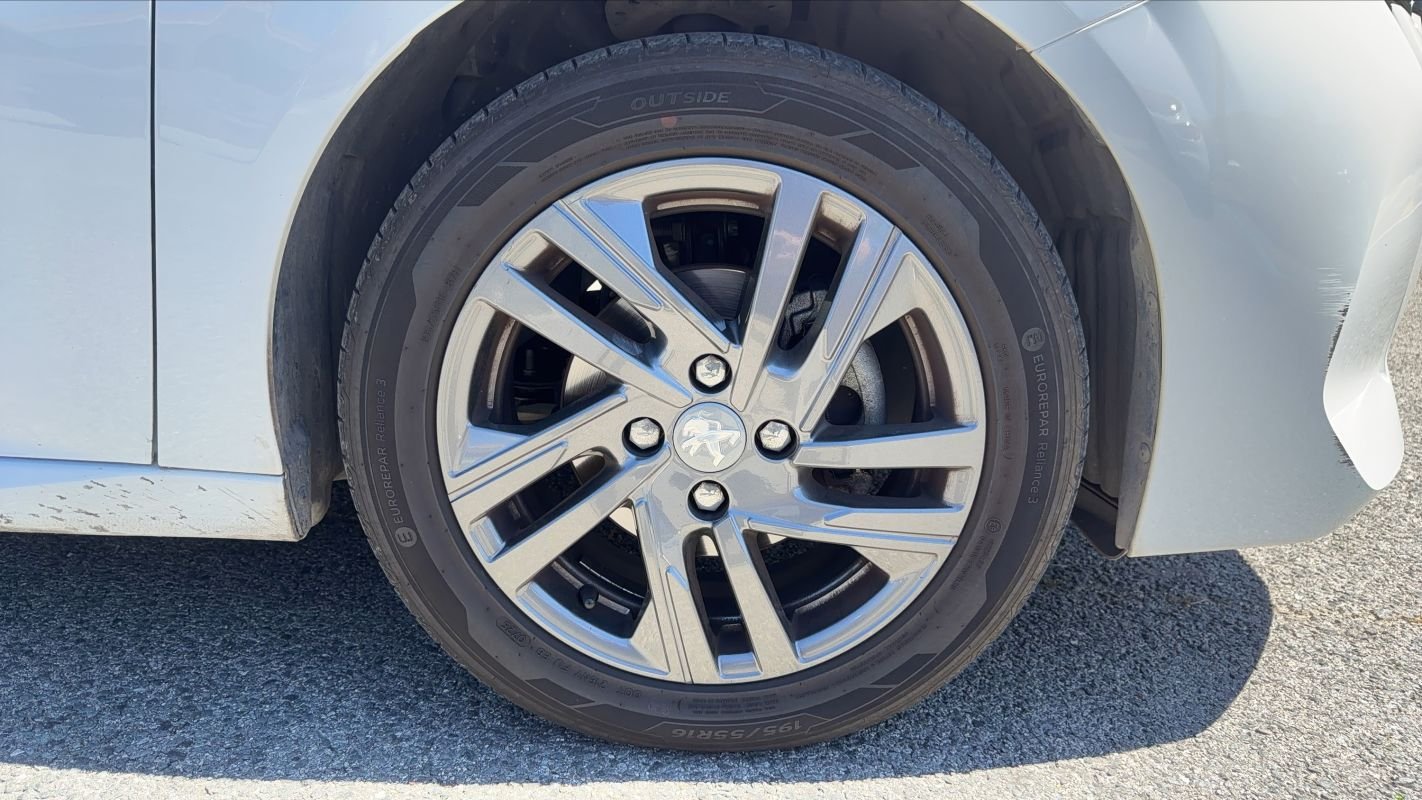 Peugeot 208 - Photo 17