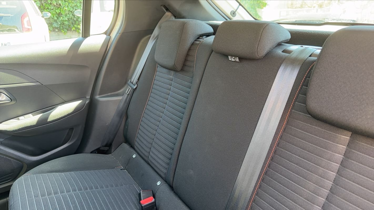 Peugeot 208 - Photo 9