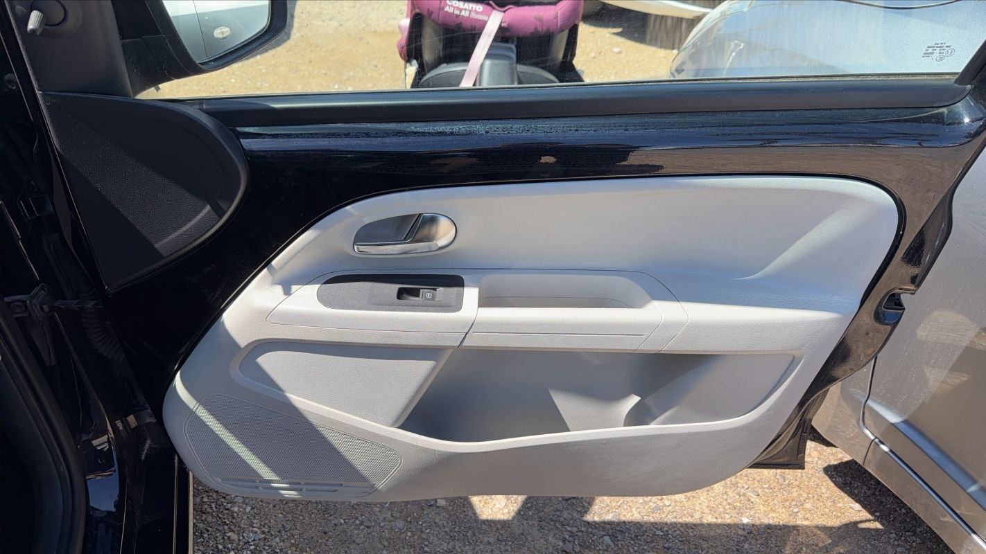 Volkswagen Up! - Photo 23