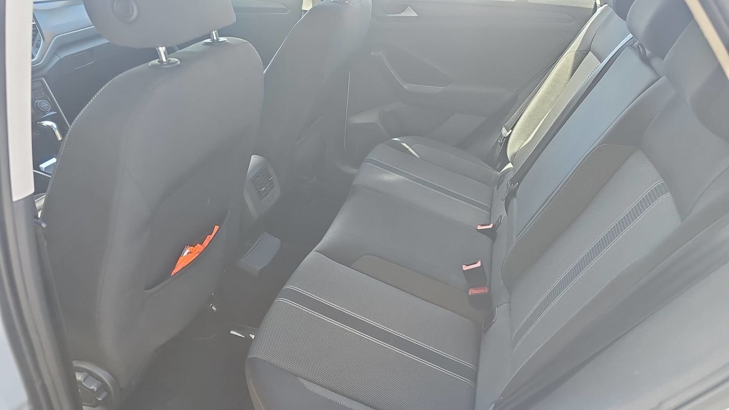 Volkswagen T-Roc - Photo 9