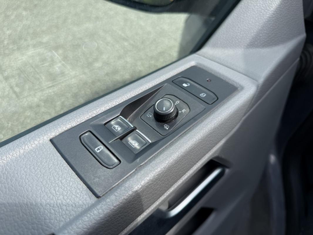 Volkswagen Transporter - Photo 17