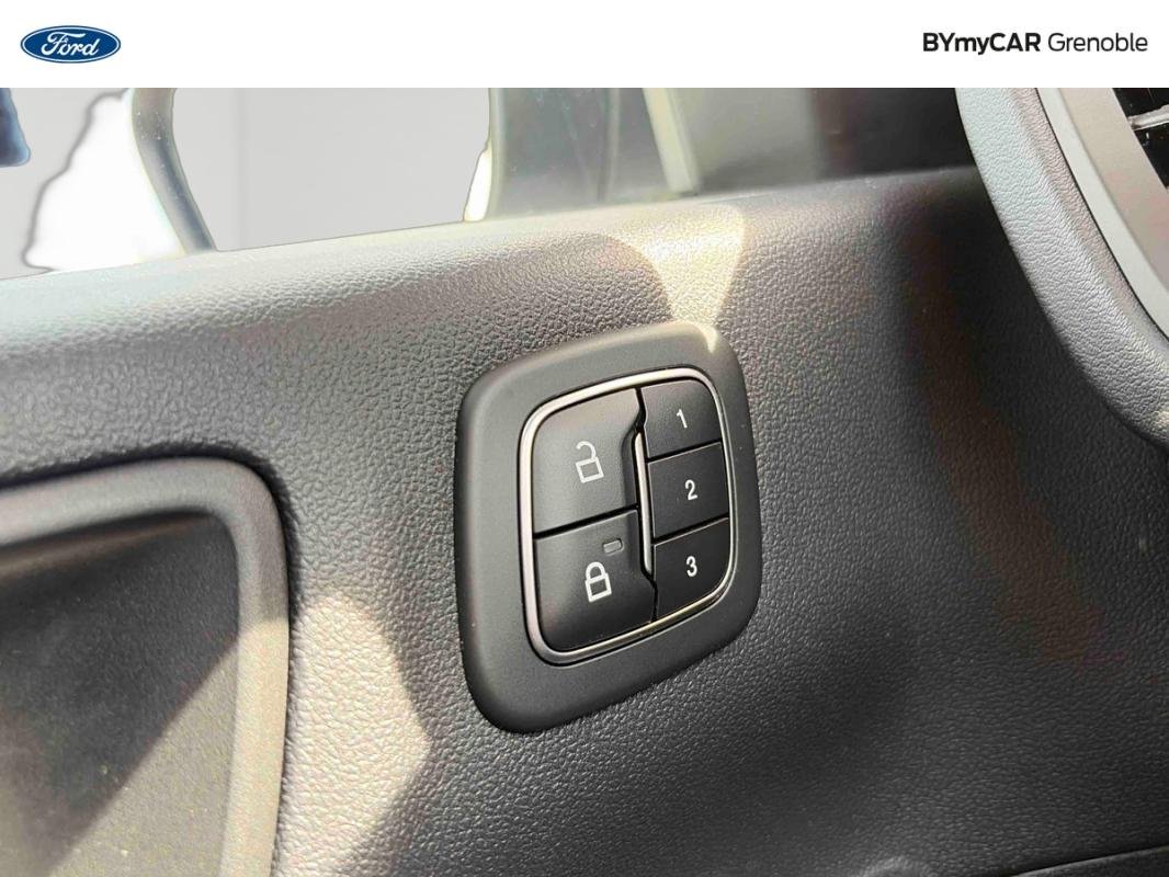 Ford Kuga - Photo 23