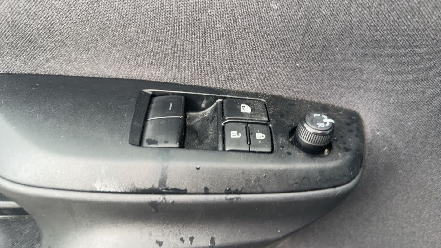Toyota Yaris - Photo 23