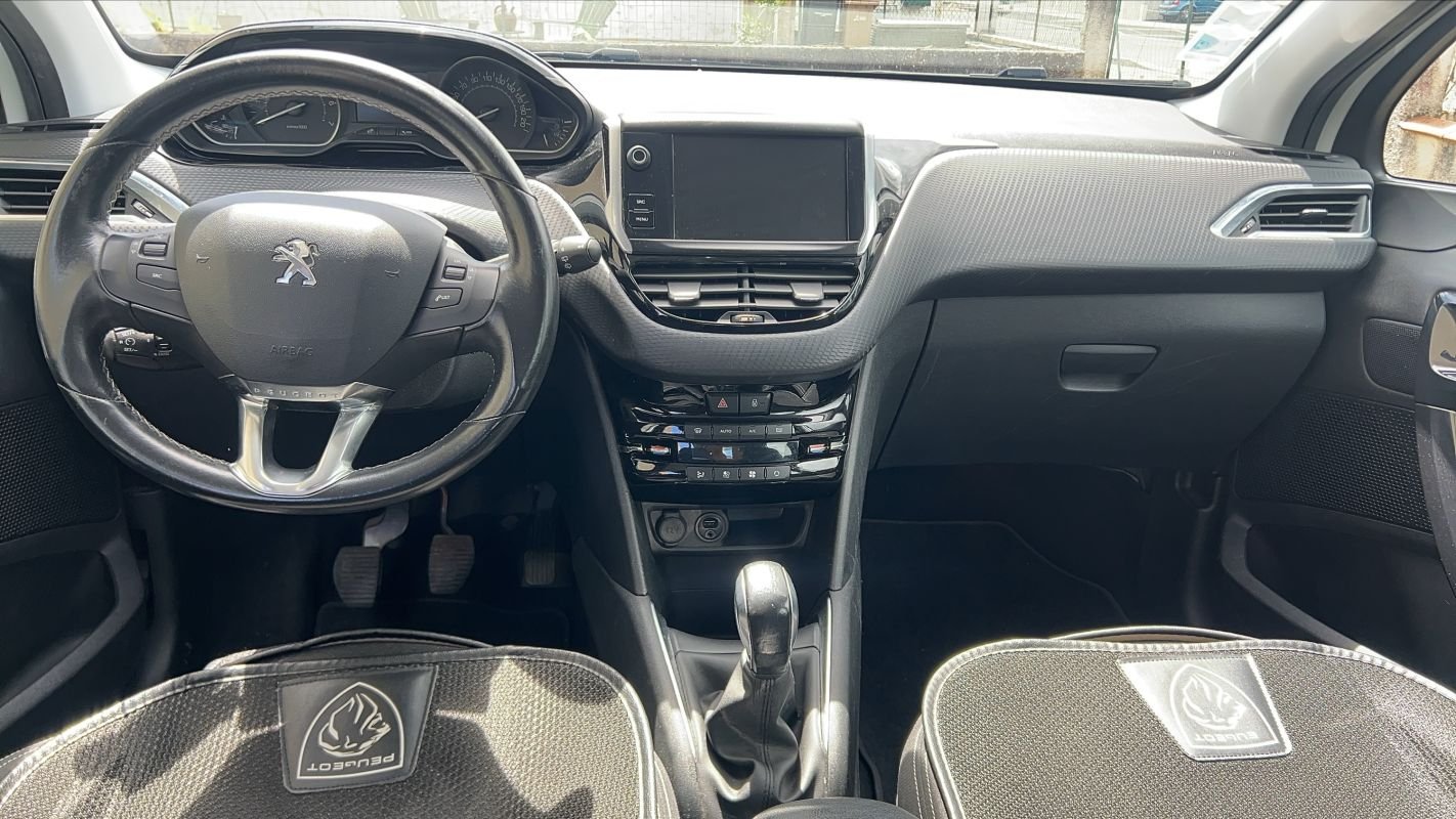 Peugeot 208 - Photo 11