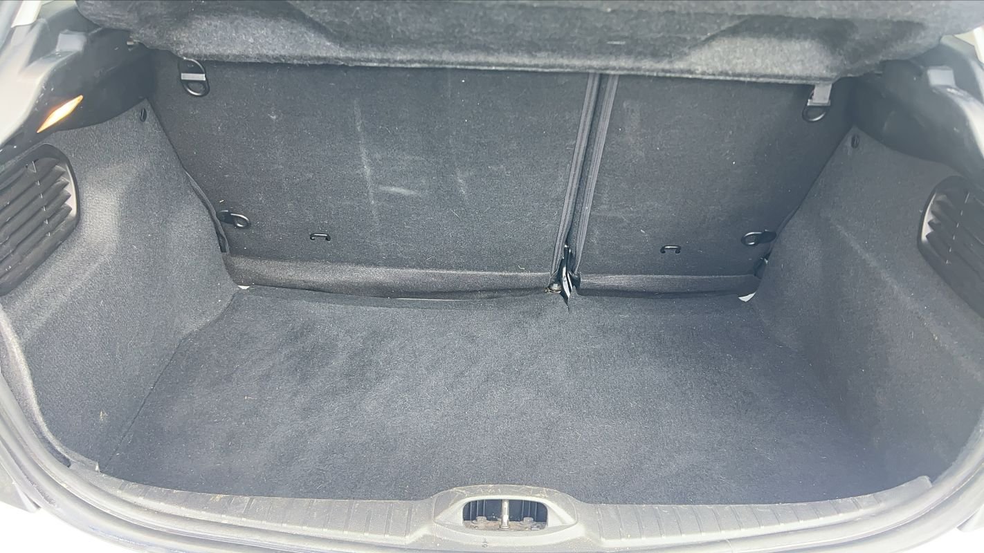 Peugeot 208 - Photo 14