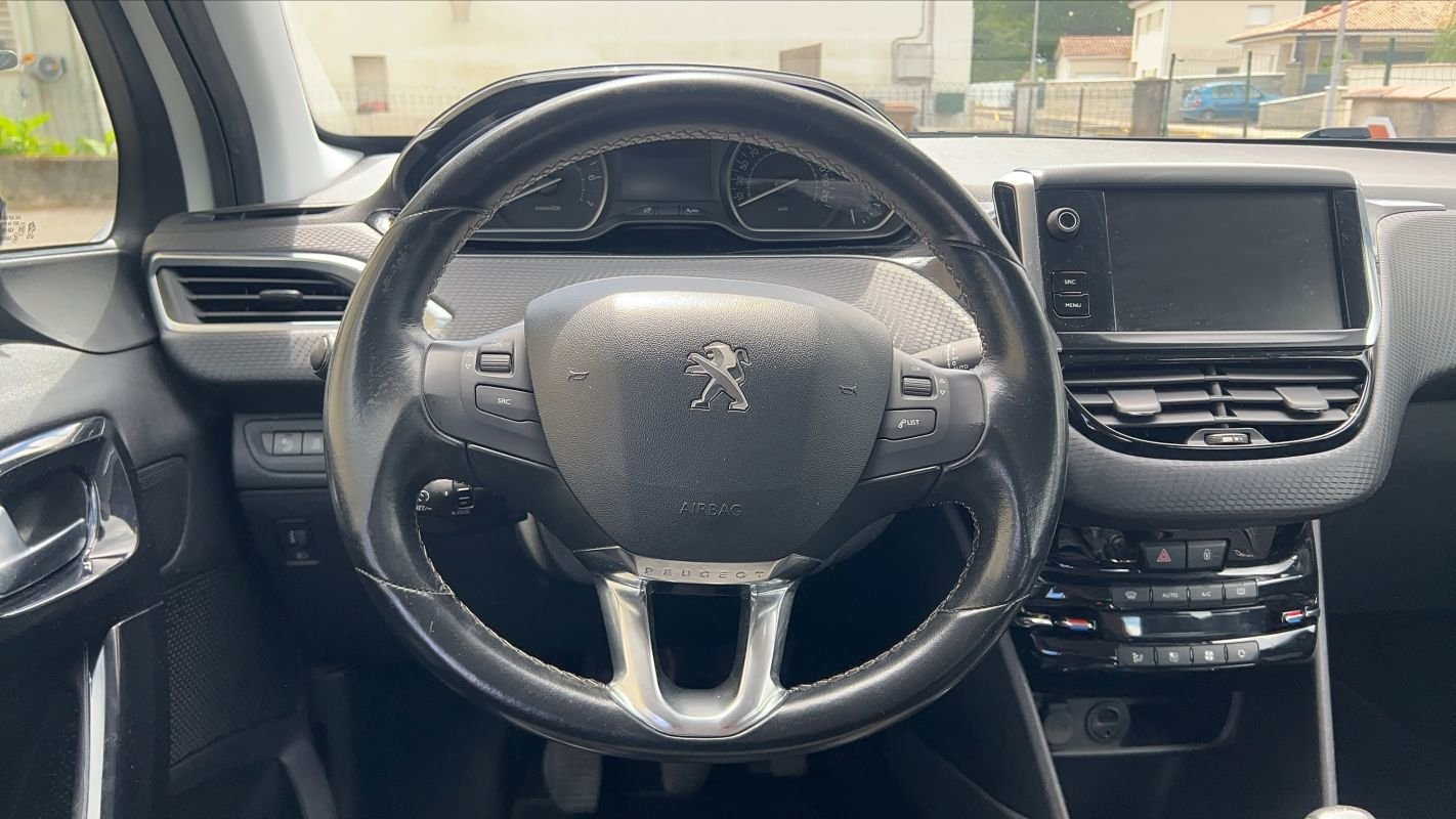 Peugeot 208 - Photo 22