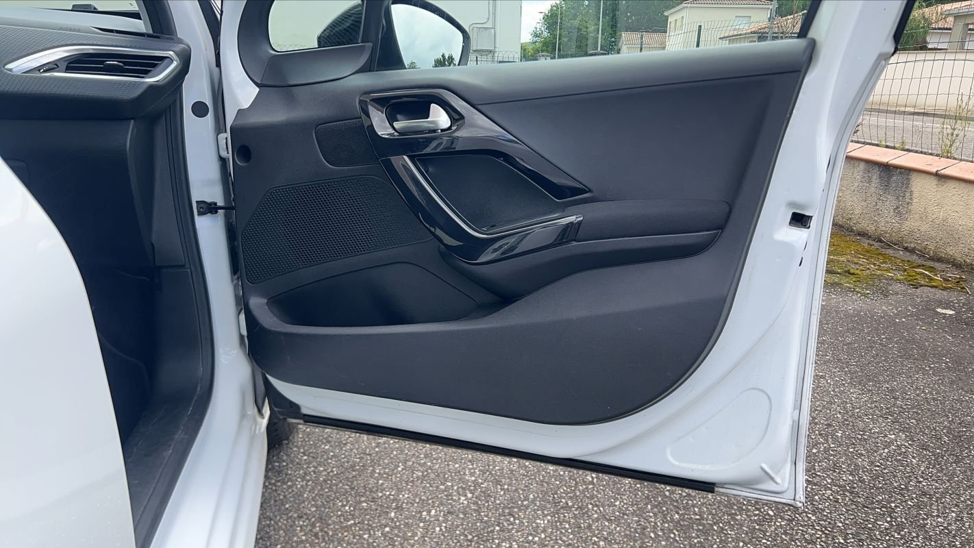 Peugeot 208 - Photo 23