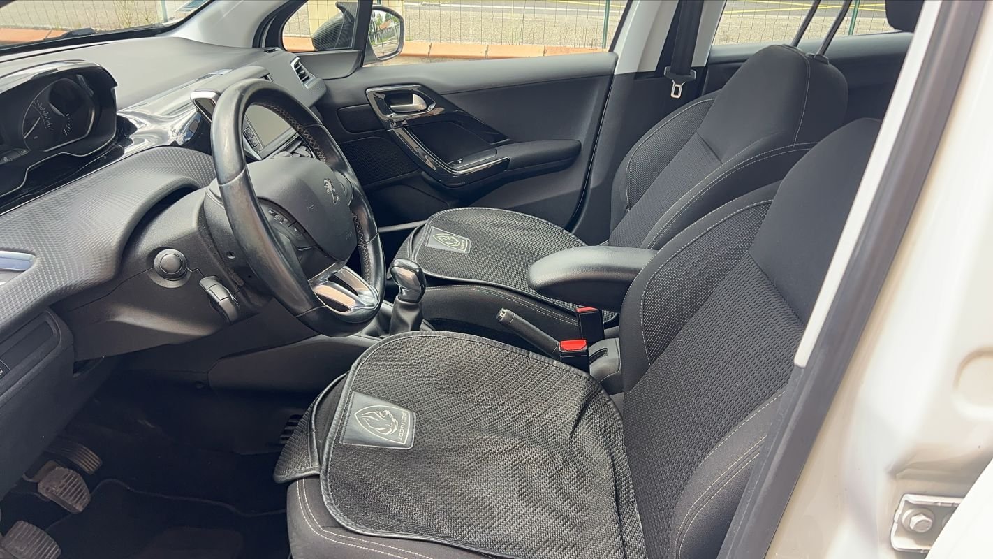 Peugeot 208 - Photo 25