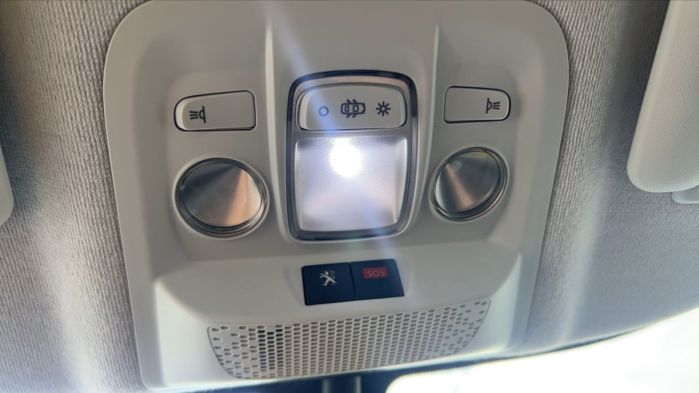 Peugeot 208 - Photo 26