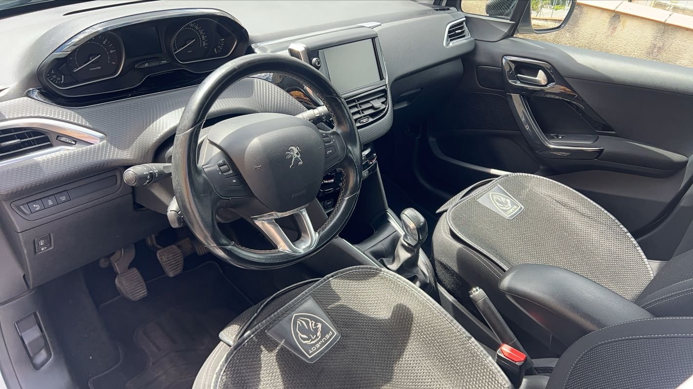 Peugeot 208 - Photo 8