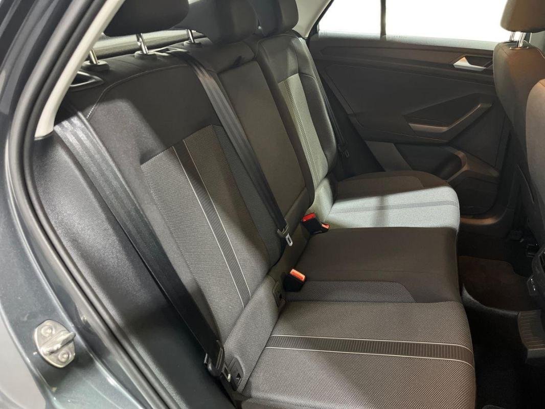 Volkswagen T-Roc - Photo 23
