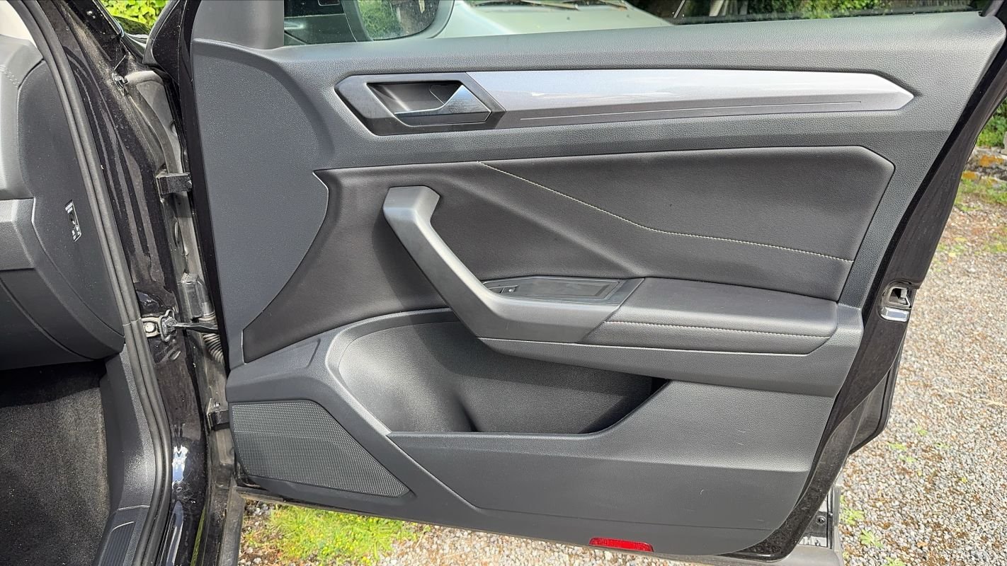 Volkswagen T-Roc - Photo 24