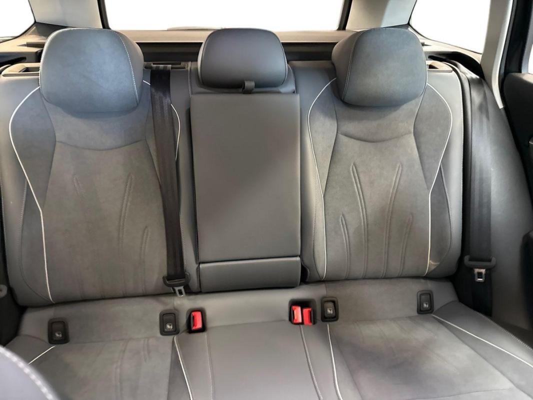 Volkswagen Passat - Photo 22