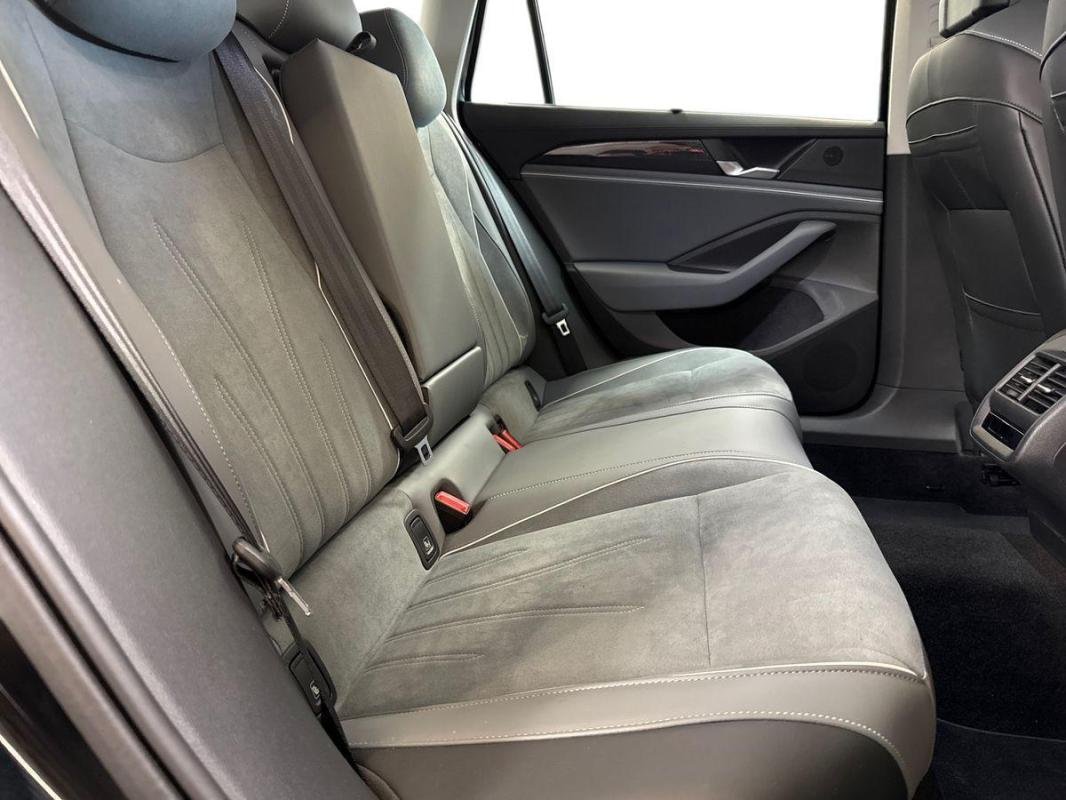 Volkswagen Passat - Photo 23