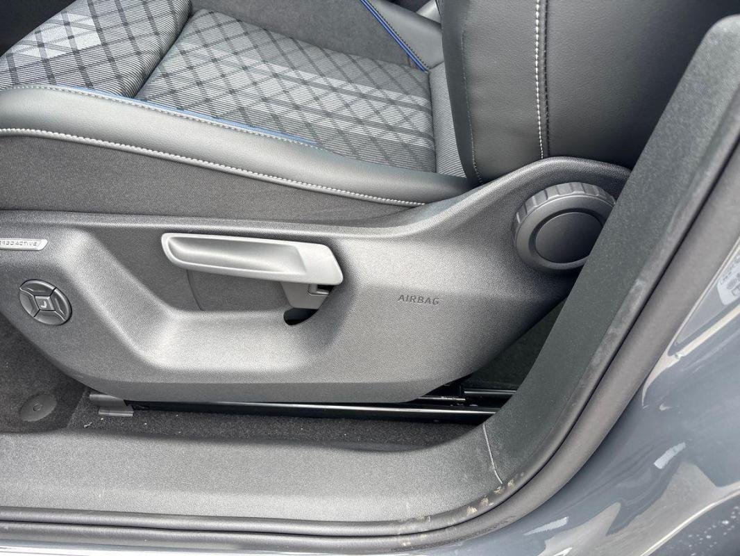 Volkswagen Tiguan - Photo 14