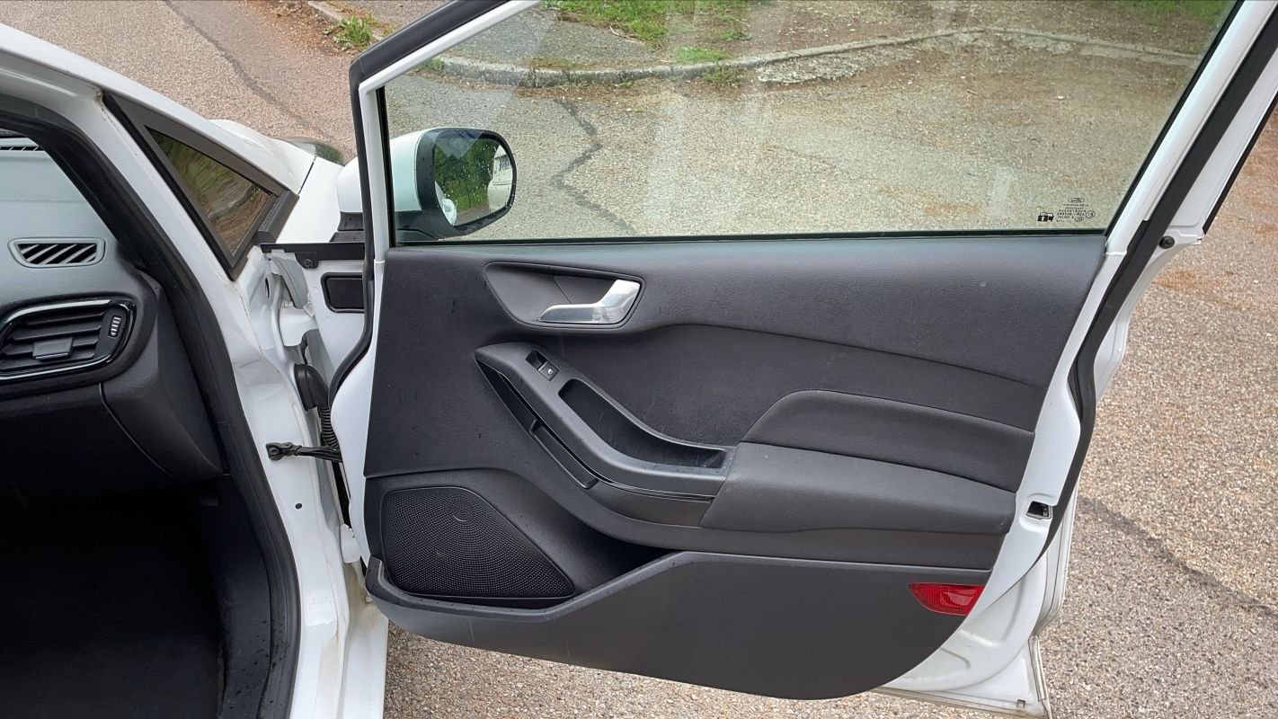 Ford Fiesta - Photo 23