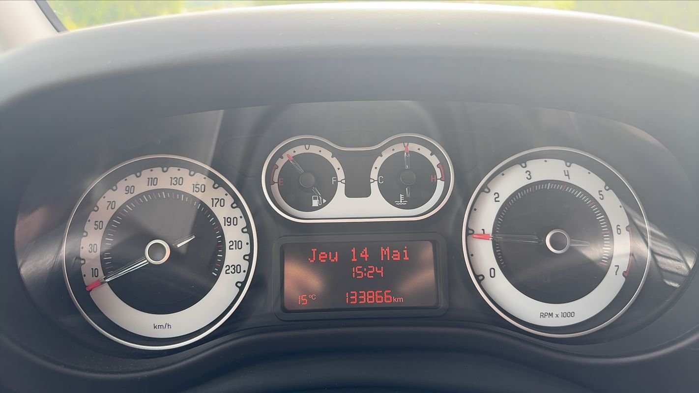 Fiat 500L - Photo 12