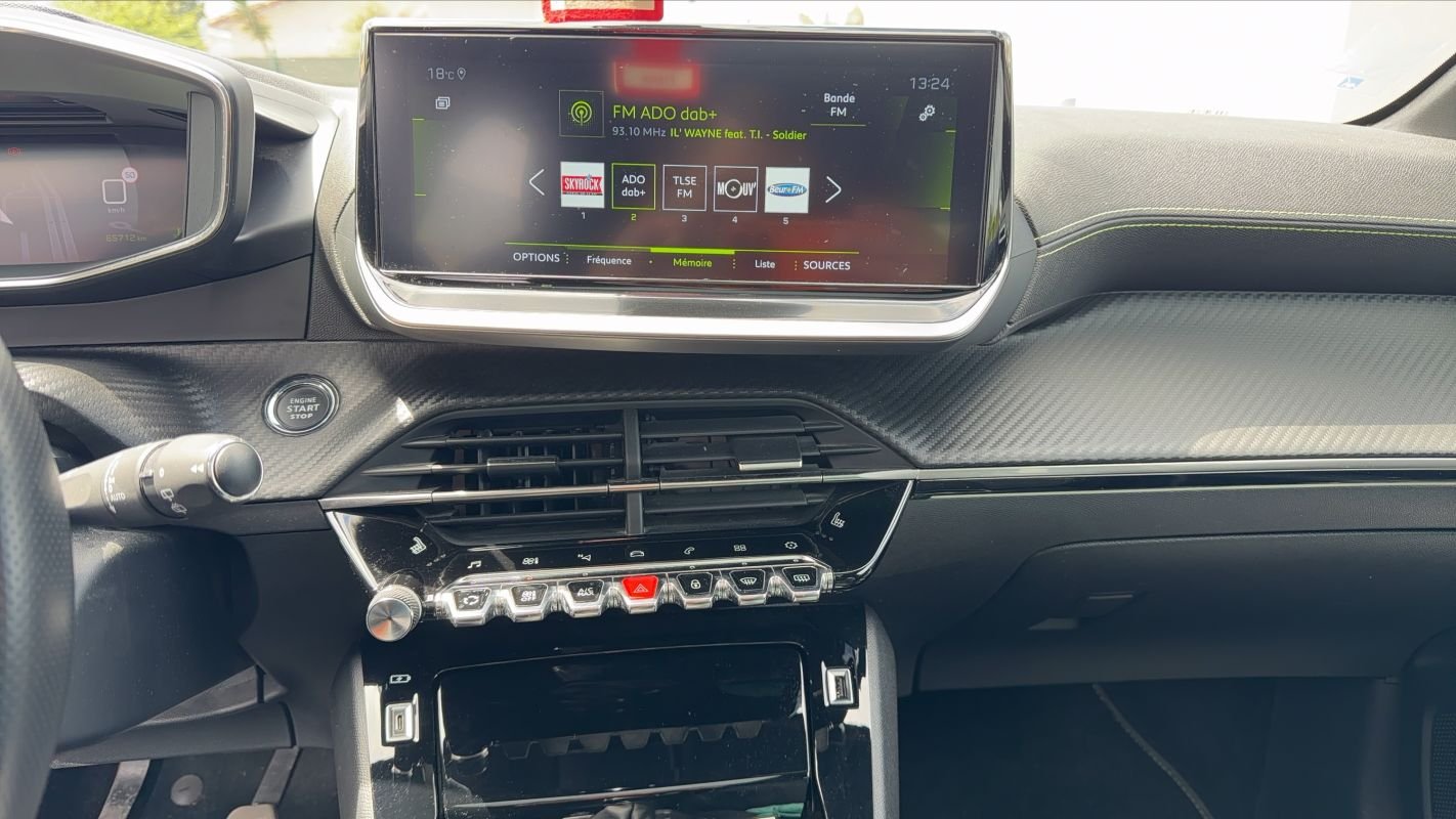 Peugeot 208 - Photo 13