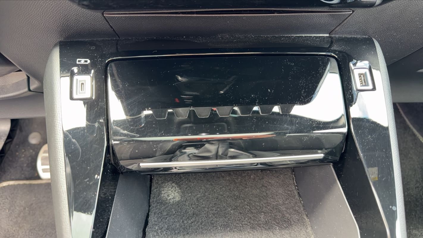 Peugeot 208 - Photo 28