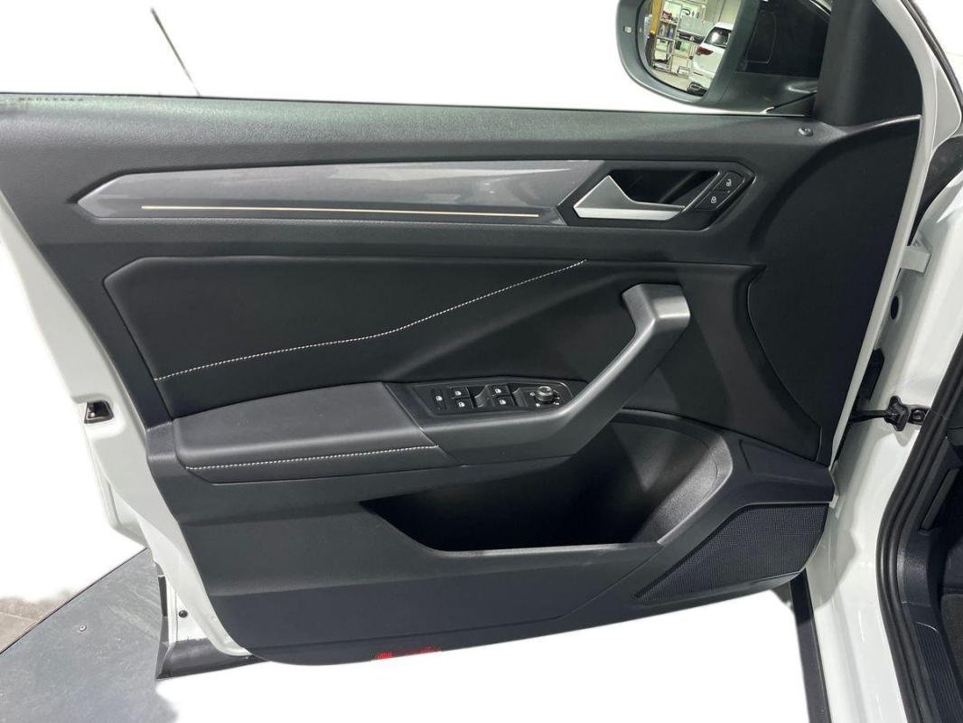 Volkswagen T-Roc - Photo 15