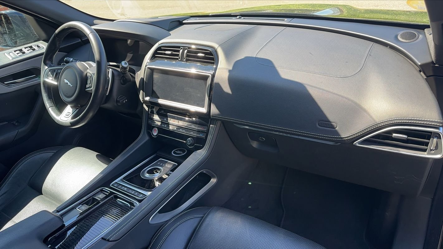 Jaguar F-Pace - Photo 10