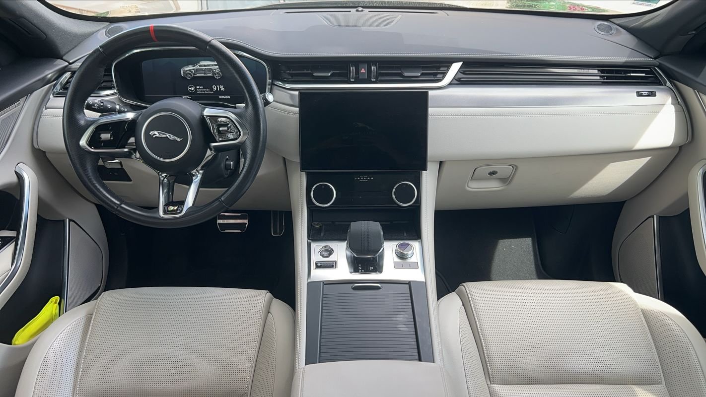 Jaguar F-Pace - Photo 11
