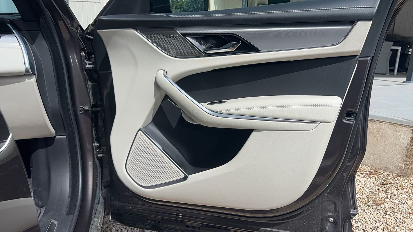 Jaguar F-Pace - Photo 24