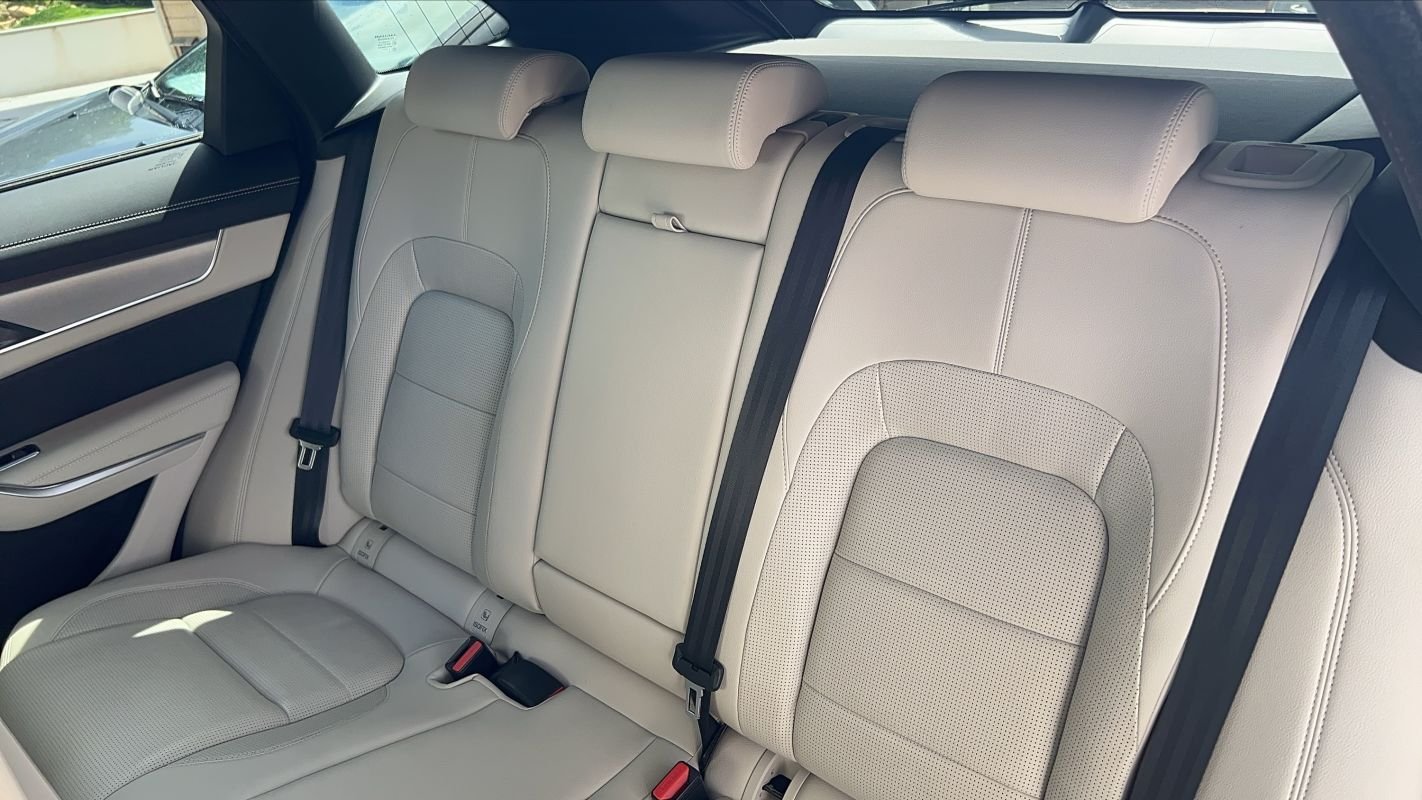 Jaguar F-Pace - Photo 9