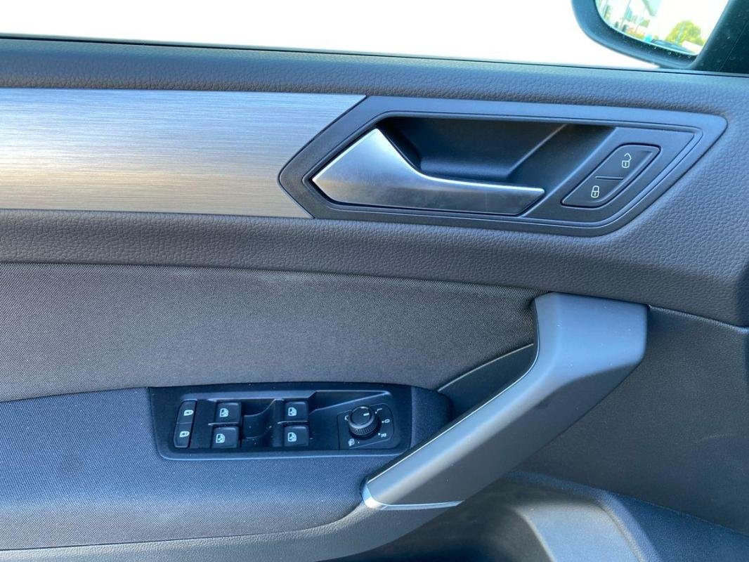 Volkswagen Touran - Photo 2