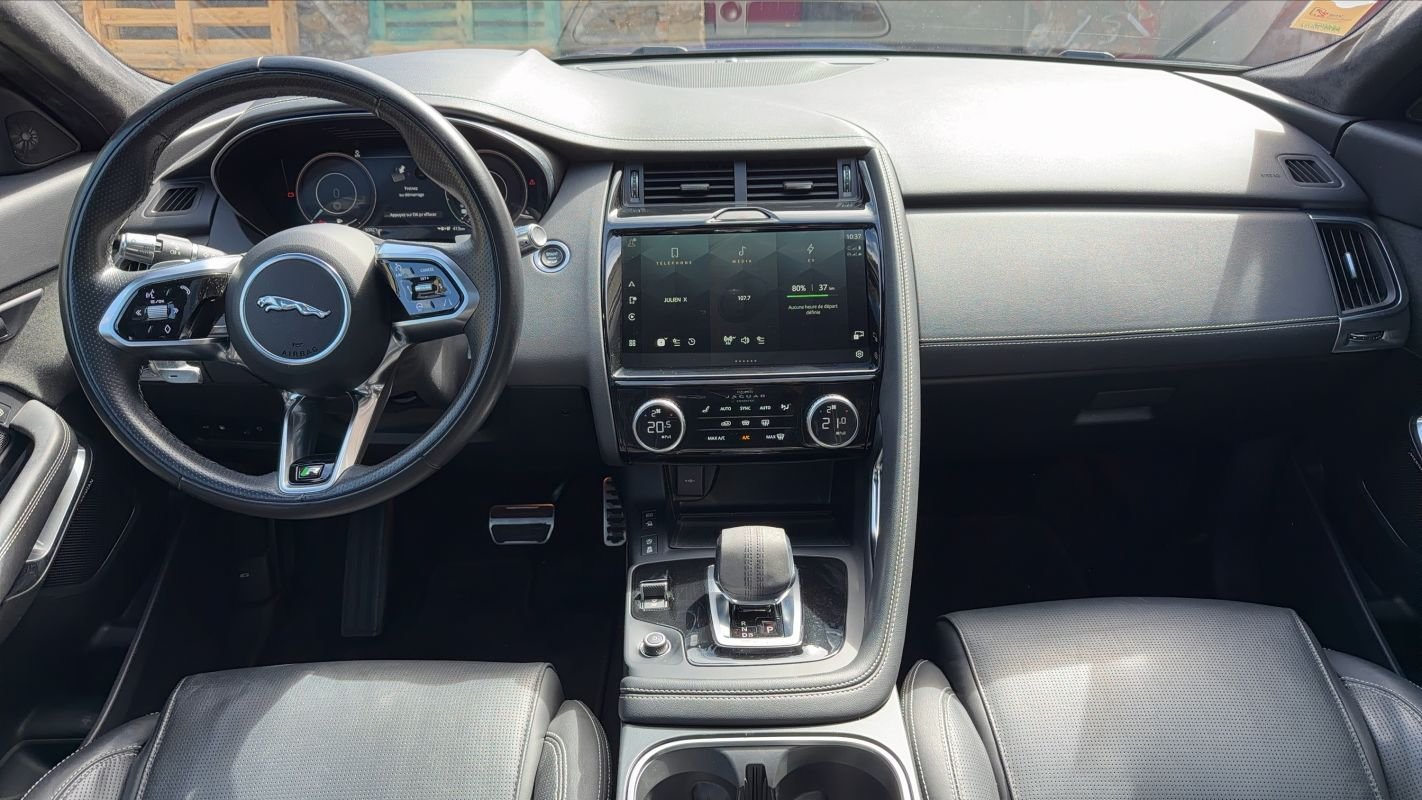 Jaguar E-PACE - Photo 11