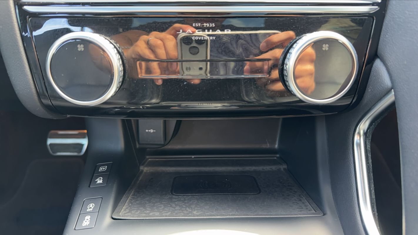 Jaguar E-PACE - Photo 13