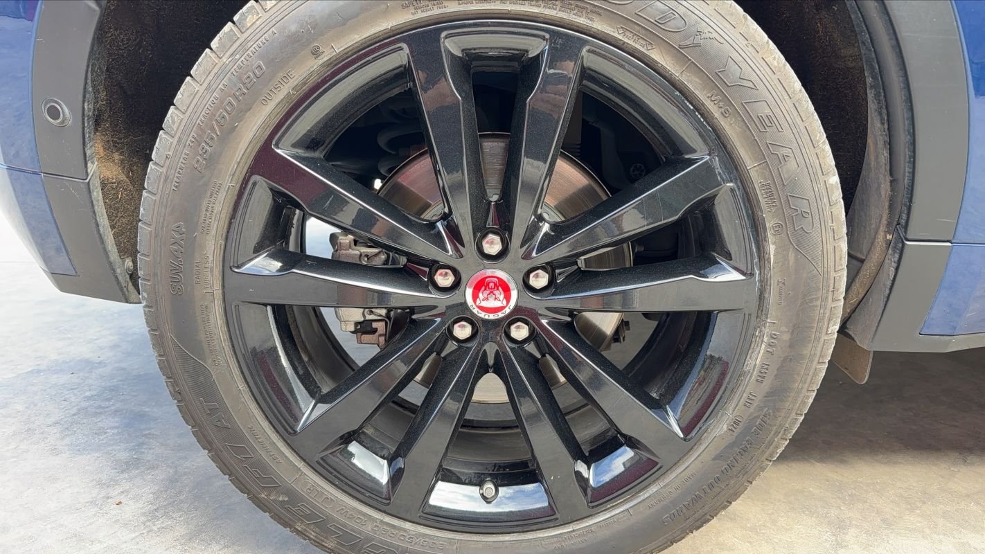 Jaguar E-PACE - Photo 16