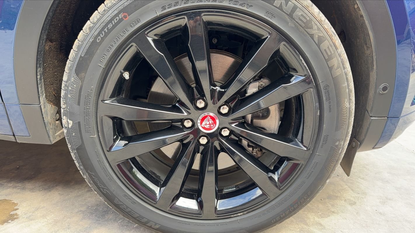 Jaguar E-PACE - Photo 17