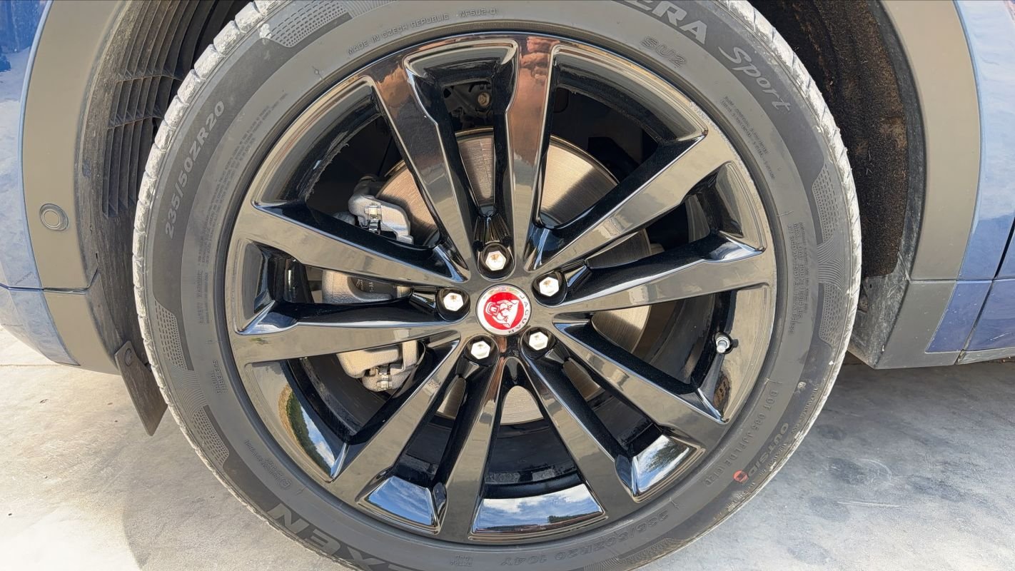Jaguar E-PACE - Photo 18