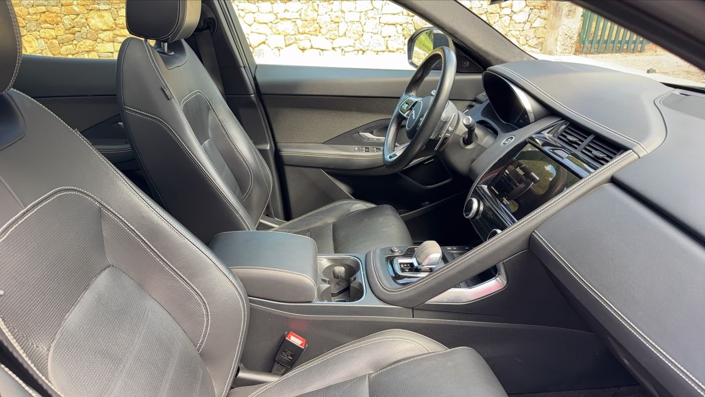 Jaguar E-PACE - Photo 29