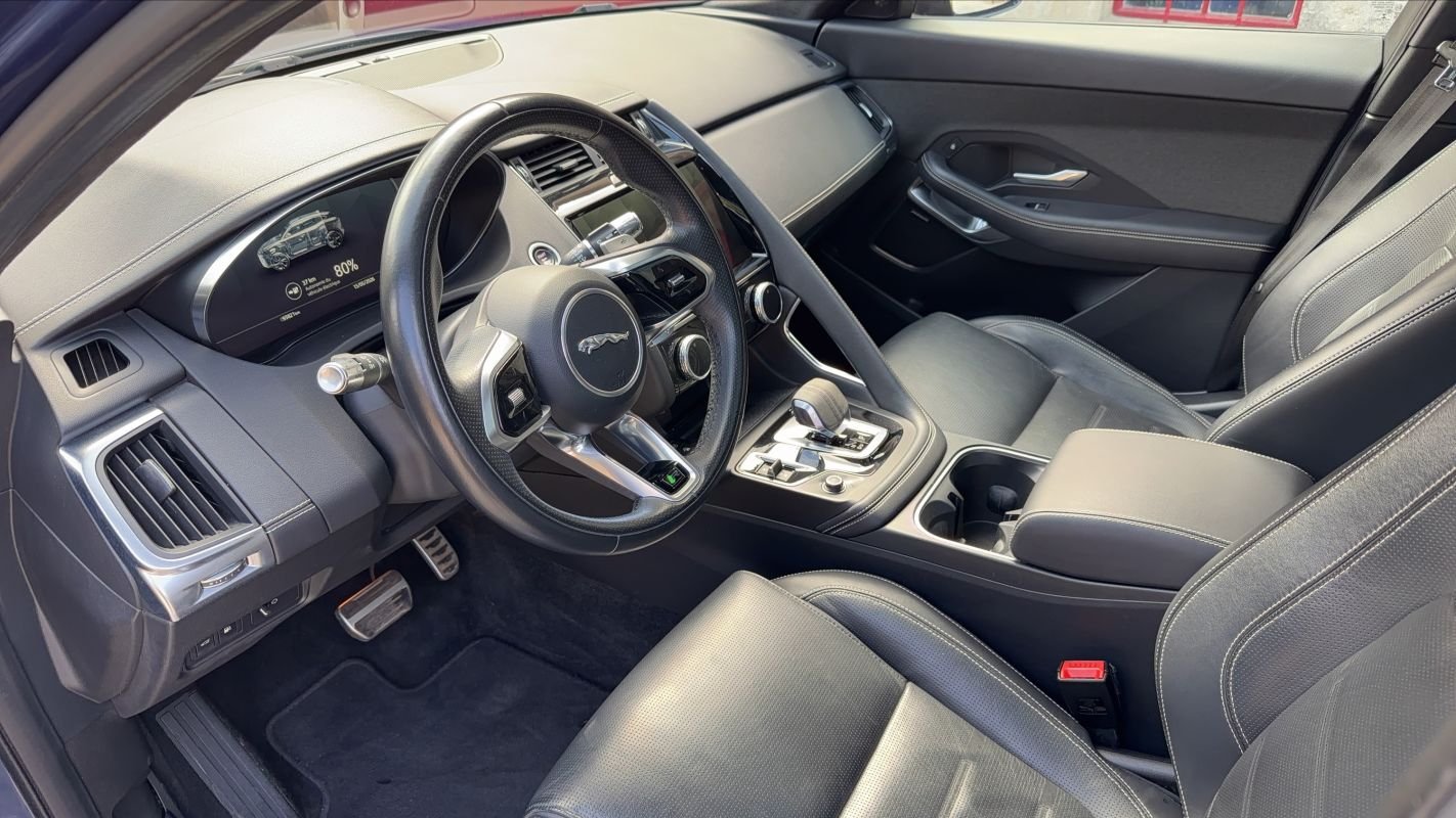 Jaguar E-PACE - Photo 8