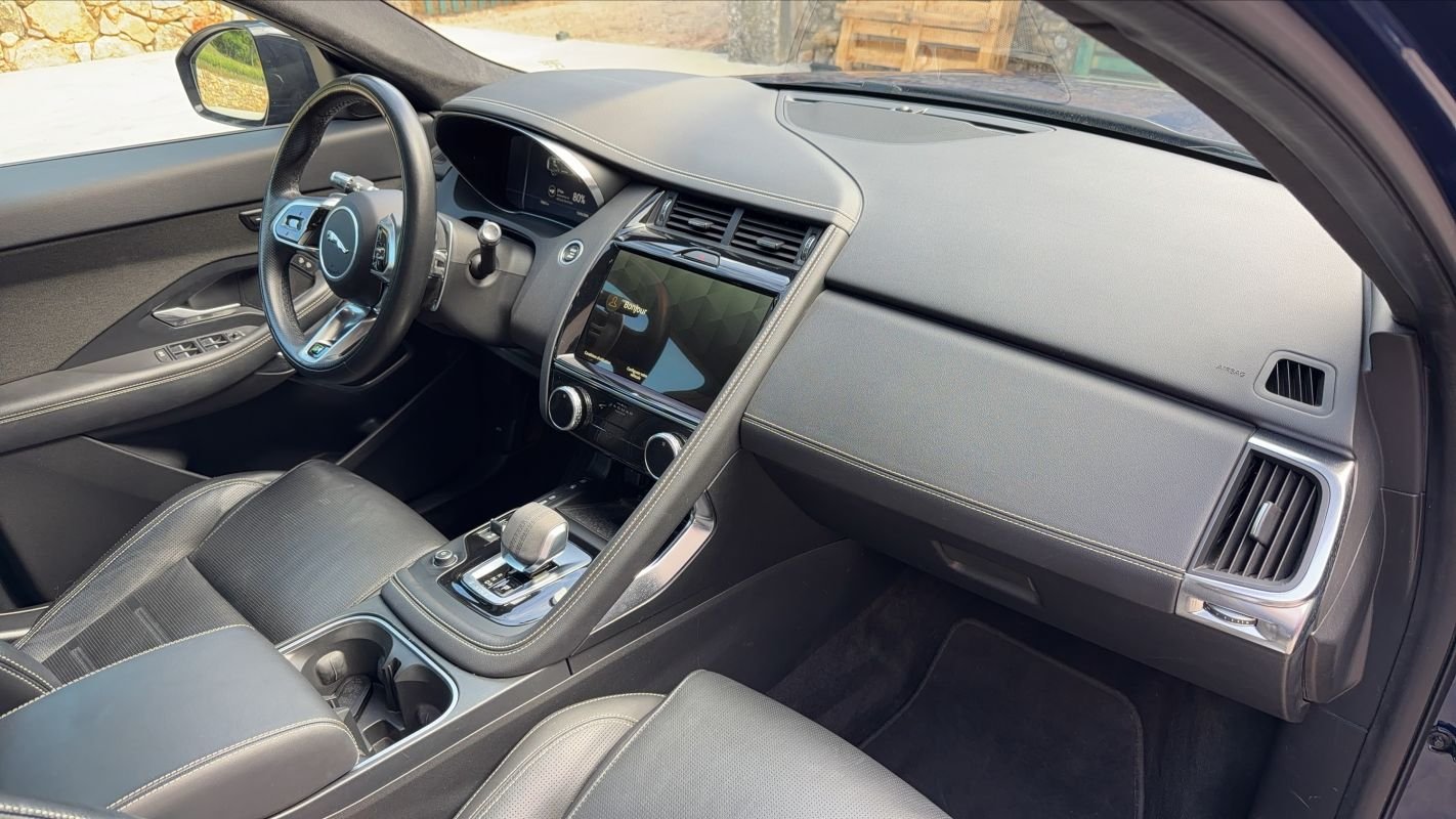 Jaguar E-PACE - Photo 10