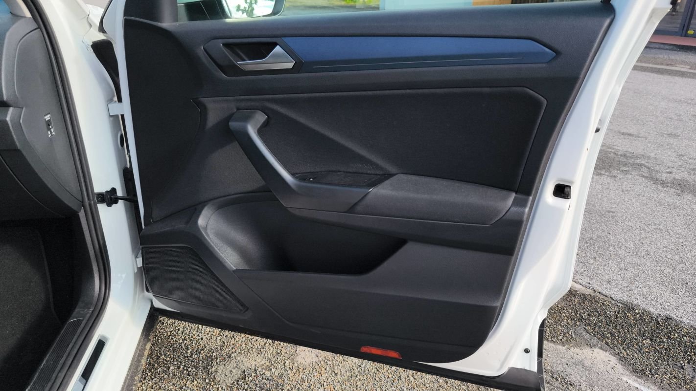 Volkswagen T-Roc - Photo 22