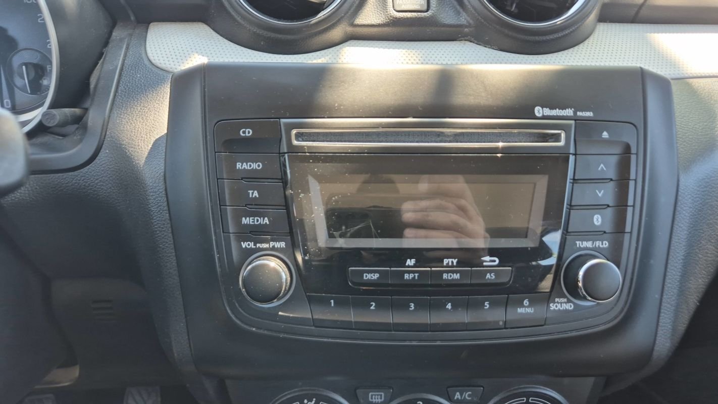 Suzuki Swift - Photo 24