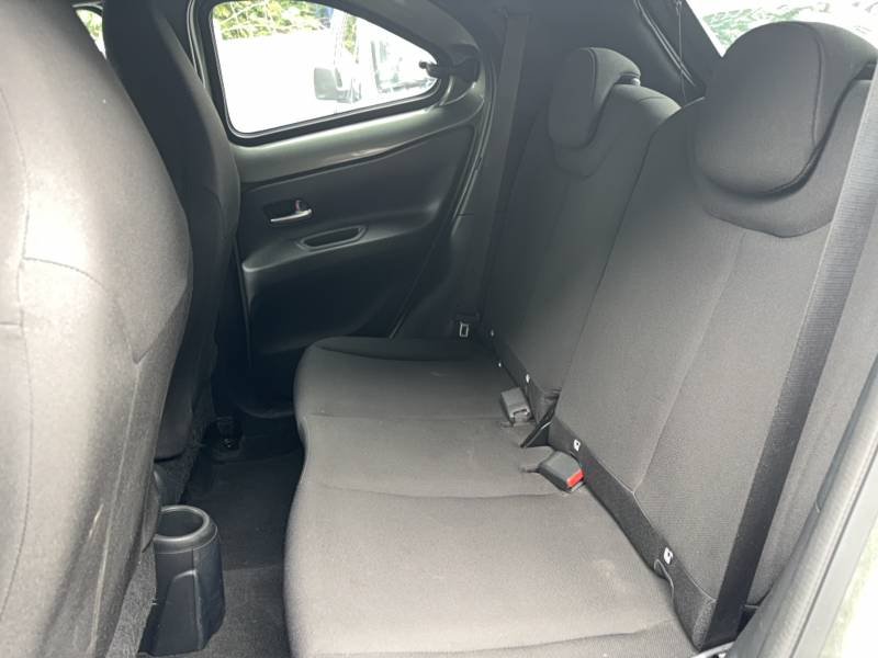 Toyota aygo x - Photo 13