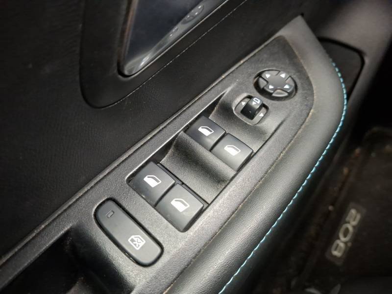 Peugeot 208 - Photo 21