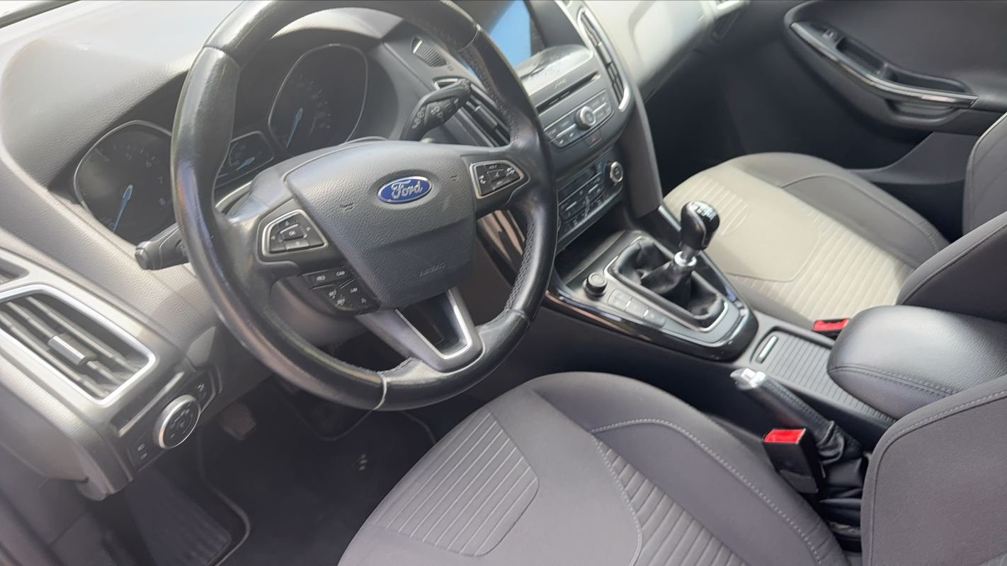 Ford Focus - Photo 8