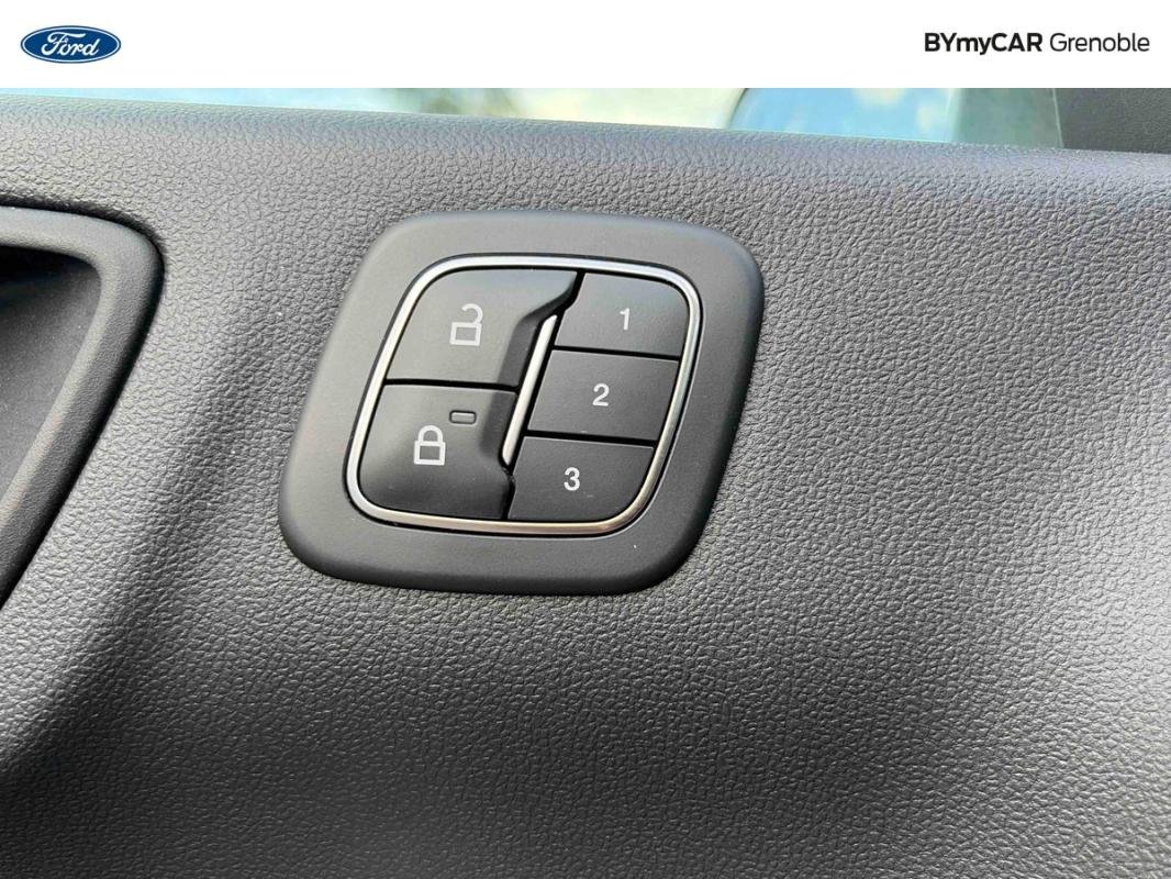 Ford Kuga - Photo 23